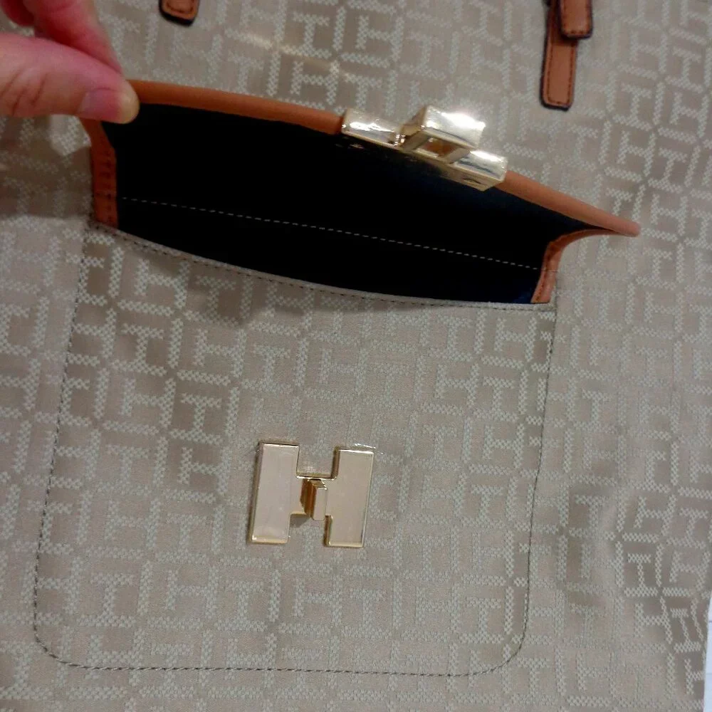 Tommy Hilfiger Tan Signature Logo Large Tote Bag Gold Tone Hardware‎ Brown
